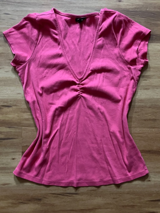 torrid Hot Pink Short Sleeve V-Neck Top - Picture 2 of 5